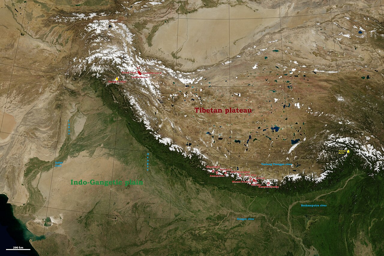 Young women guide tourists through India's clearest night sky