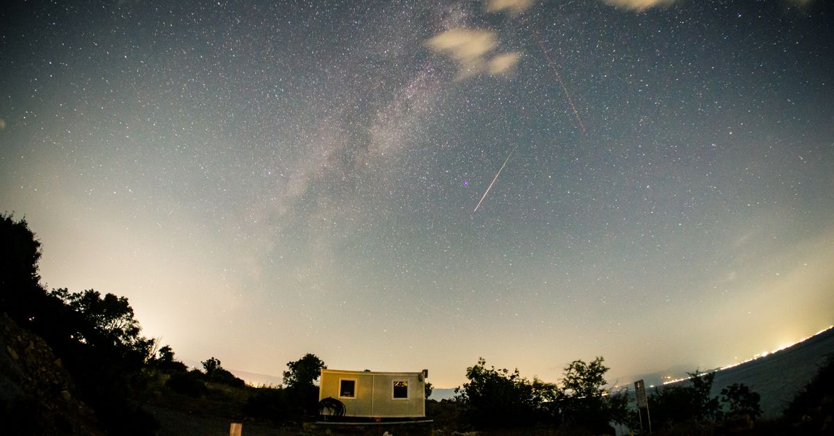 Hundreds of shooting stars light up autumn skies