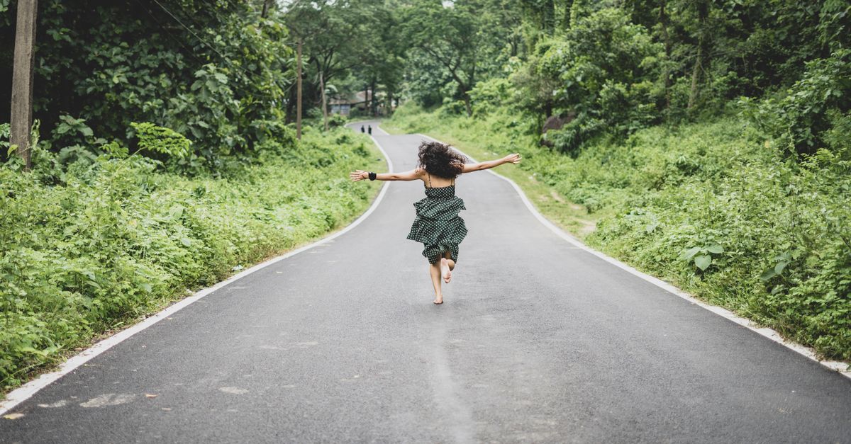 Indian mother runs barefoot, wins race for daughter's school books