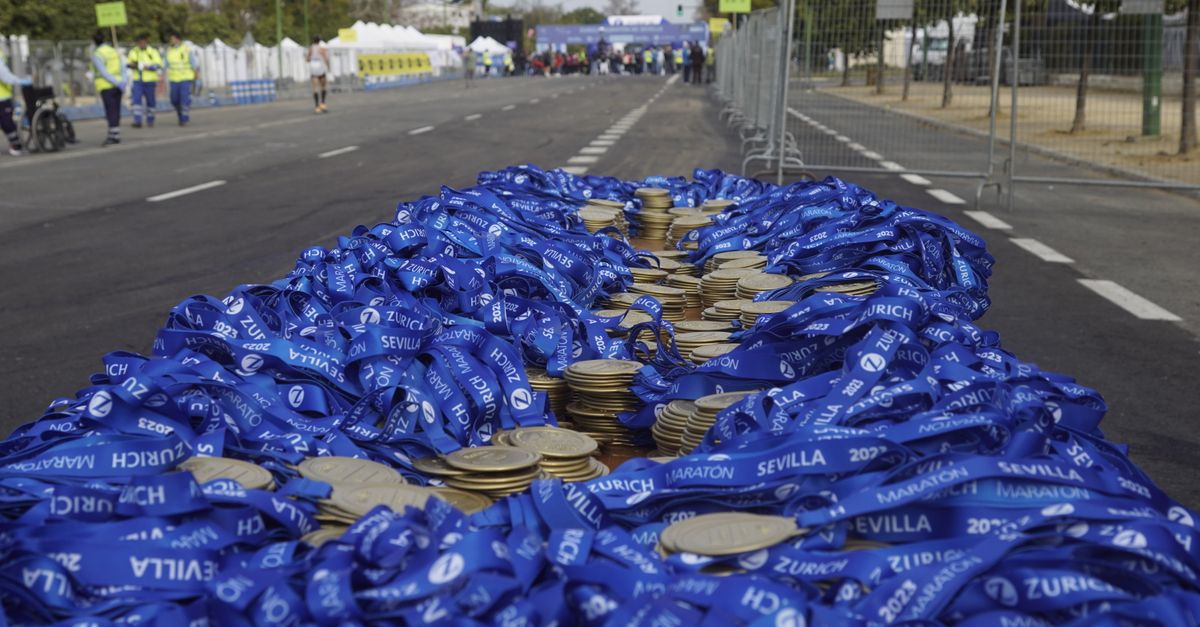 Sydney Marathon medals show wrong stadium by mistake