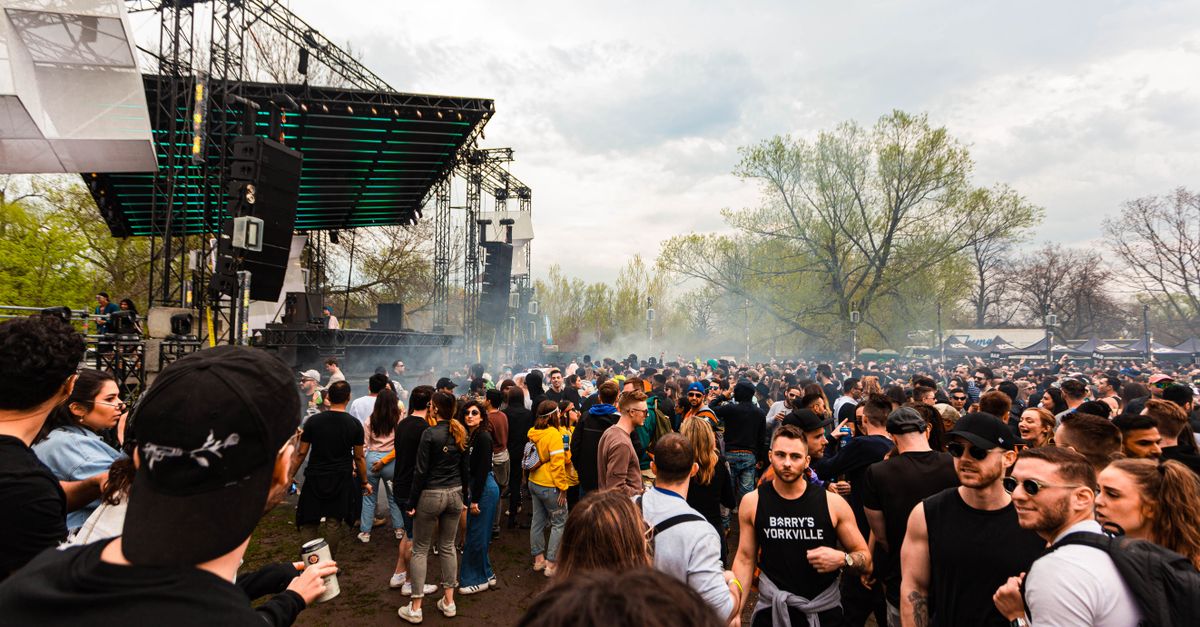 Calvin Harris draws 1.6 million people to record-breaking DJ set