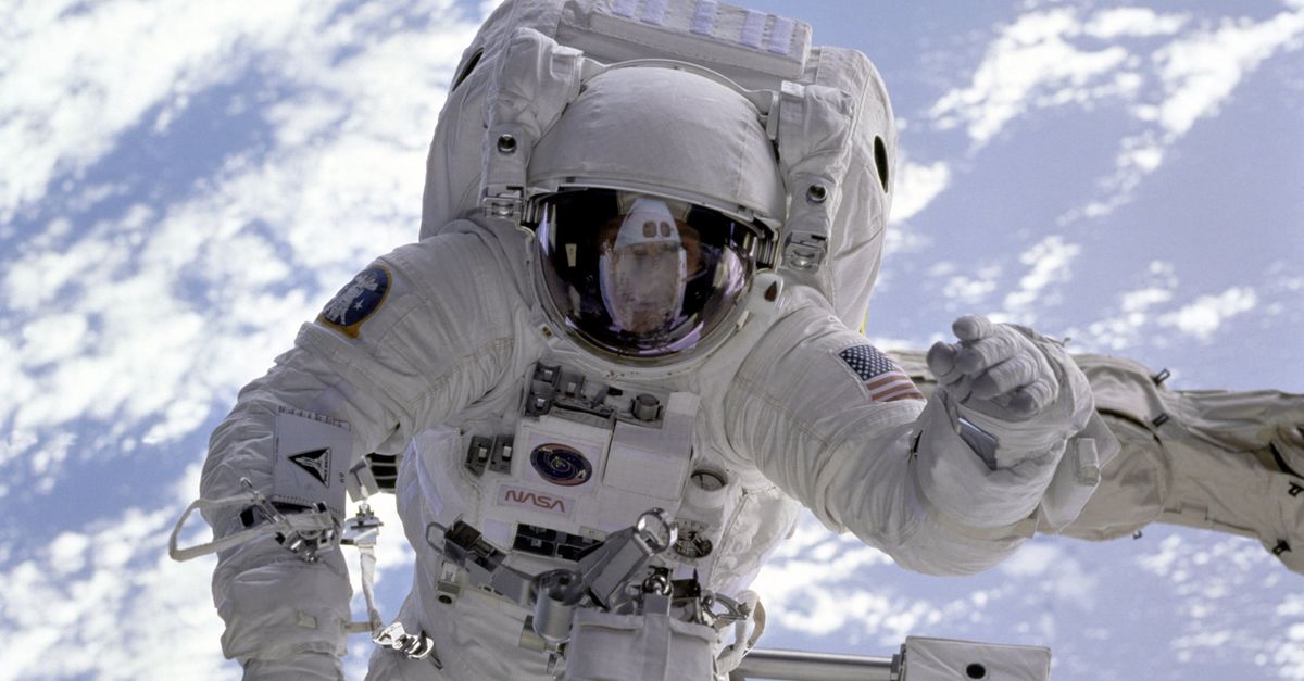 NASA 우주비행사 2명, 국제우주정거장 밖에서 6.5시간 활동