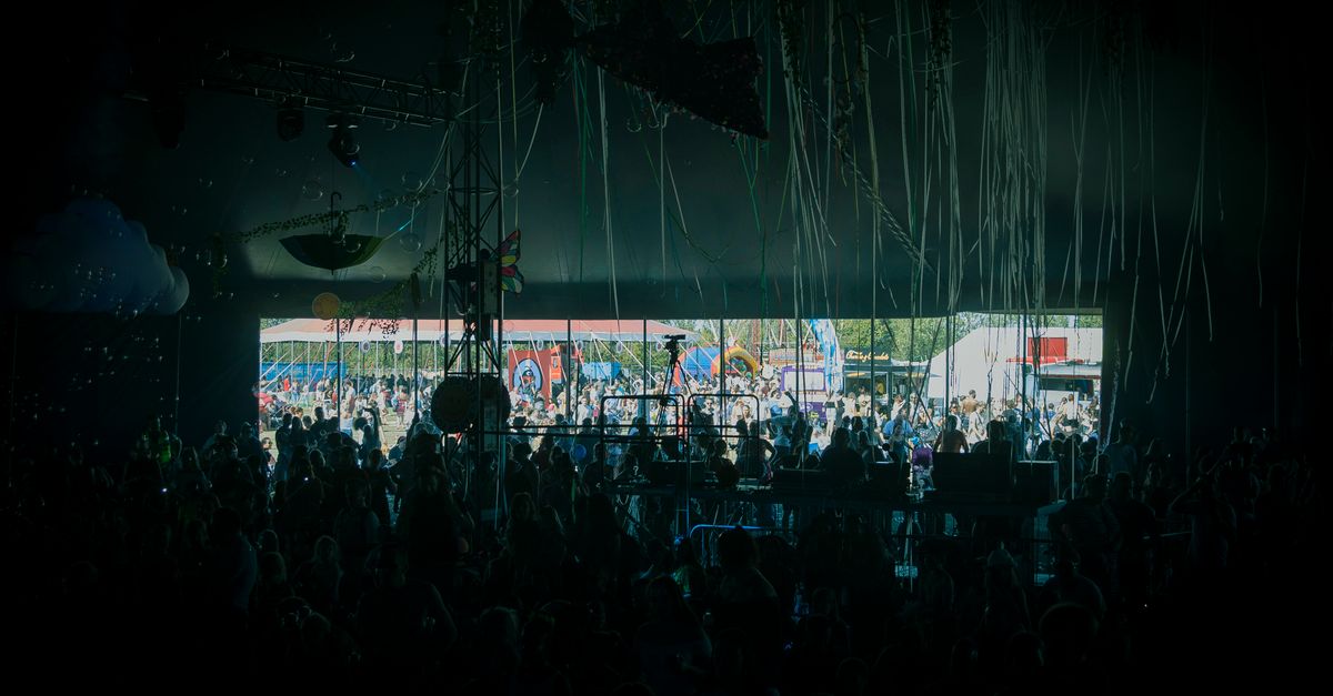 Thousands meet Radio 2 hosts at outdoor park concert in Scotland
